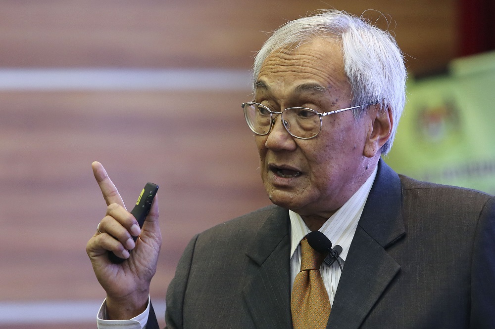 Ex-CJ, former AG describe experience being witnesses in court