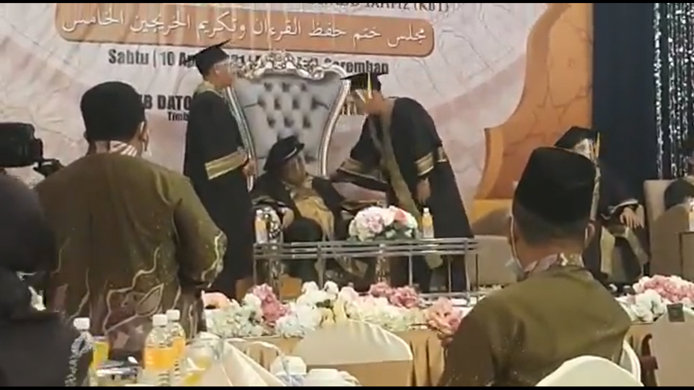 Deputy minister says sorry for falling asleep at Kuala Pilah function, cites exhaustion