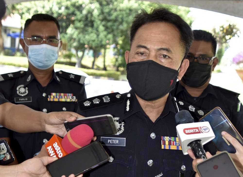 MCO: Tawau police warn of strict action over damaging of barbed wire, barricade tapes