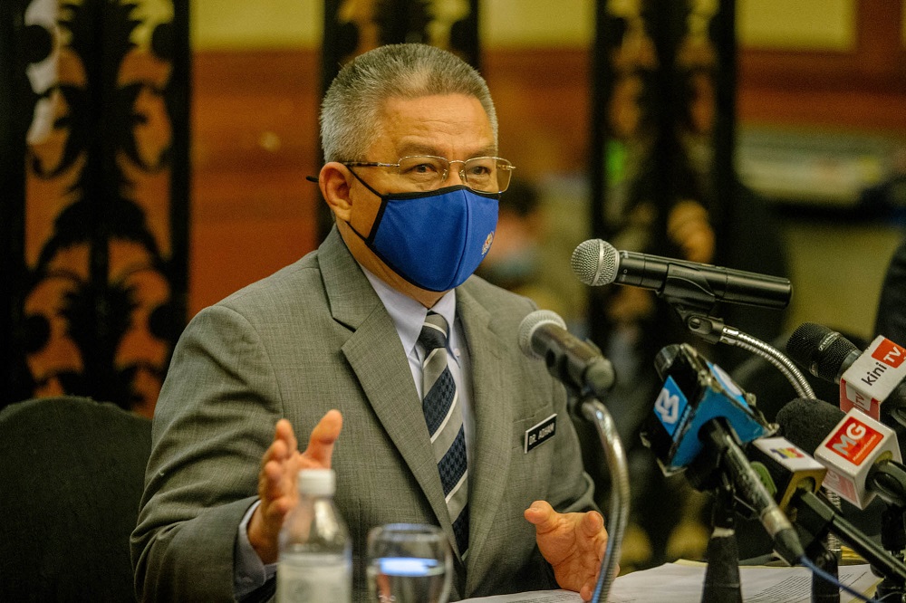 Health minister: 375,260 individuals completed both doses of Covid-19 vaccine as of yesterday