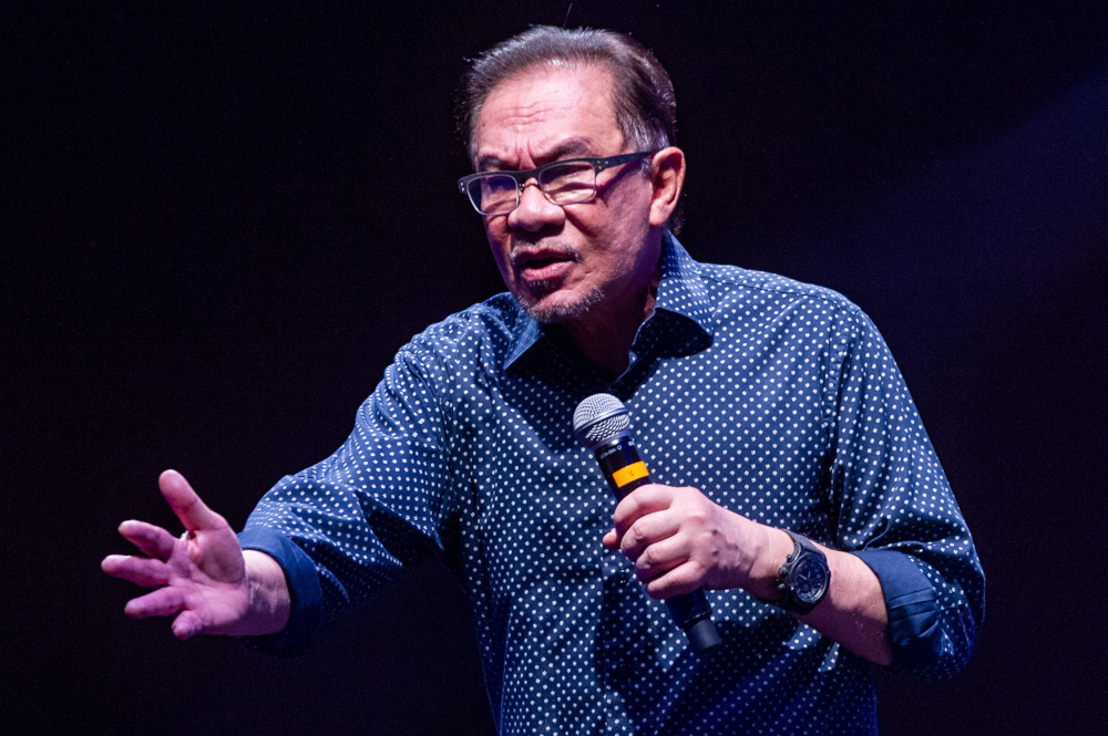 Anwar: As ‘a video and audio leak expert’, Azmin is entitled to his opinion on viral clip