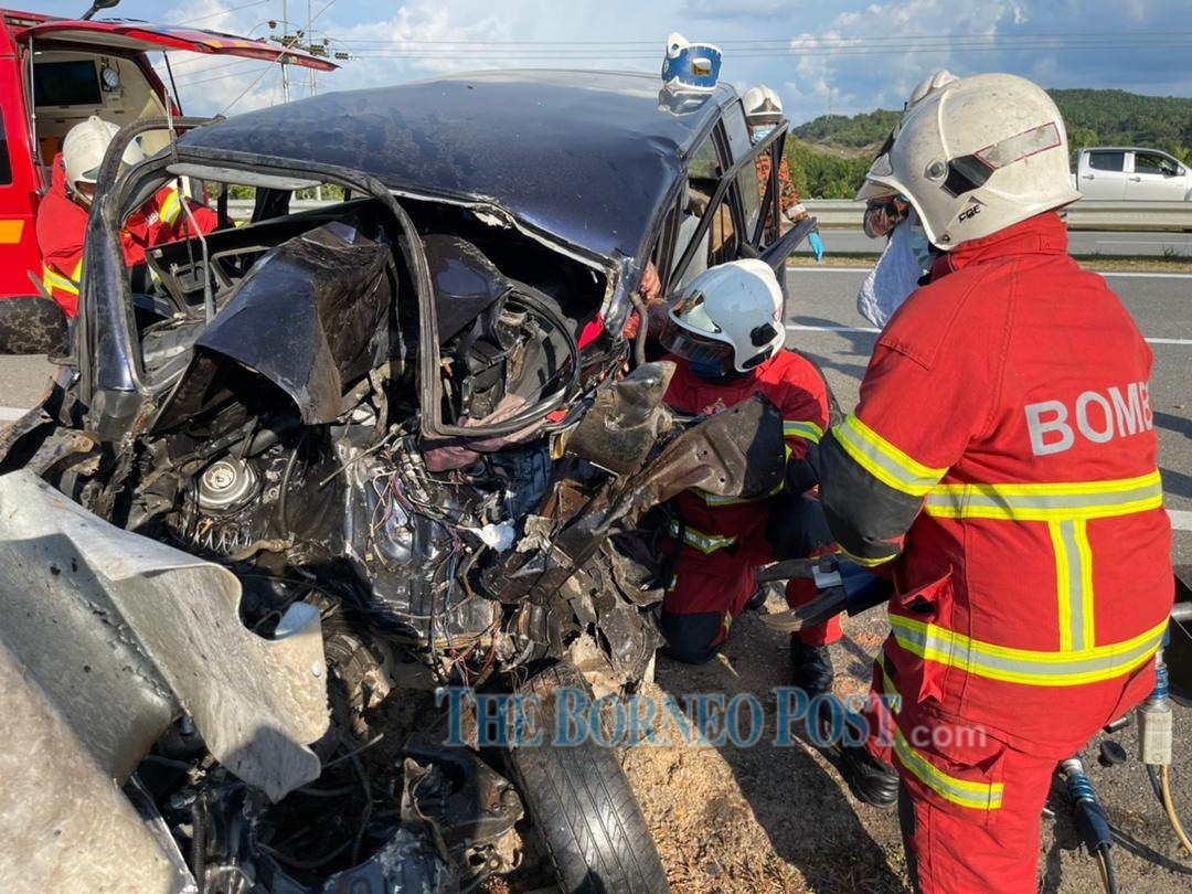 Driver killed, passenger hurt as MPV slams into roadside steel barrier in Bintulu