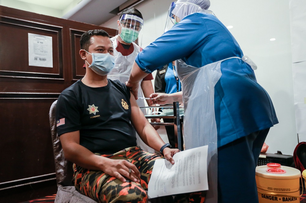 Kajang police: Viral news on cop’s death after Covid-19 vaccination not true