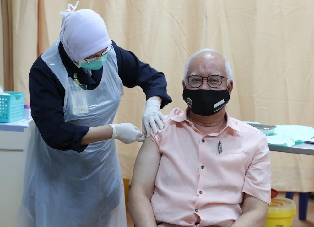 Najib receives Covid-19 vaccination today