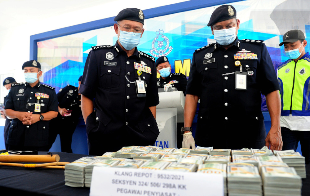 Bodyguards beaten for fasting in Klang: Police discover illegal gambling, money lending activities