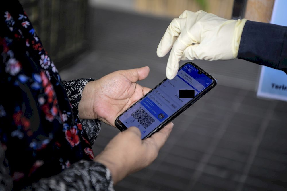 MCO: Many shoppers still not using MySejahtera app, says ministry