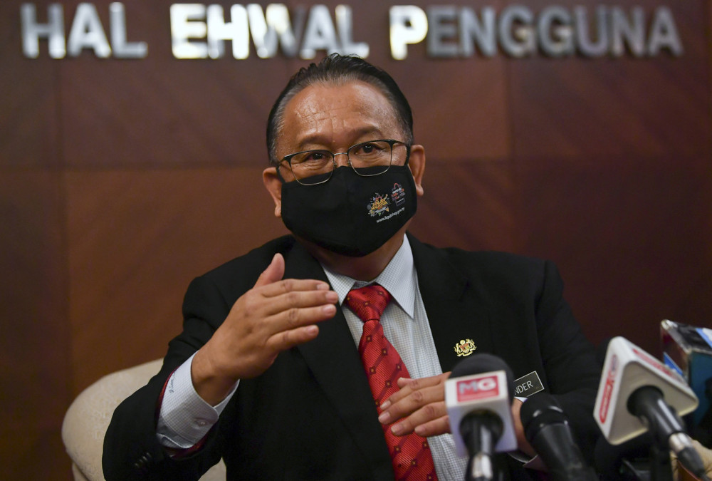 Minister: Two-hour shopping limit among new SOPS under MCO 3.0