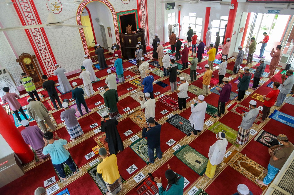 Kelantan allows congregational prayers at mosques statewide