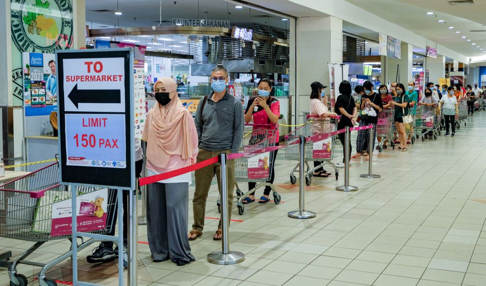 Mad rush at wet markets and grocery stores in Ipoh on eve of EMCO in four Perak mukim