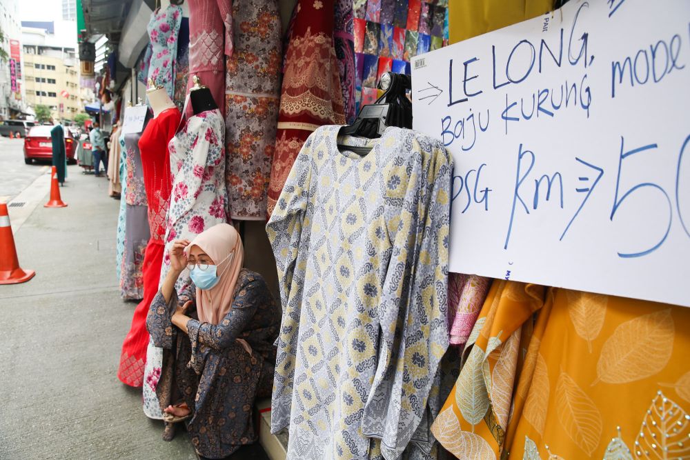 Tears and confusion: As fresh MCO descends, Raya traders looking at bleak season