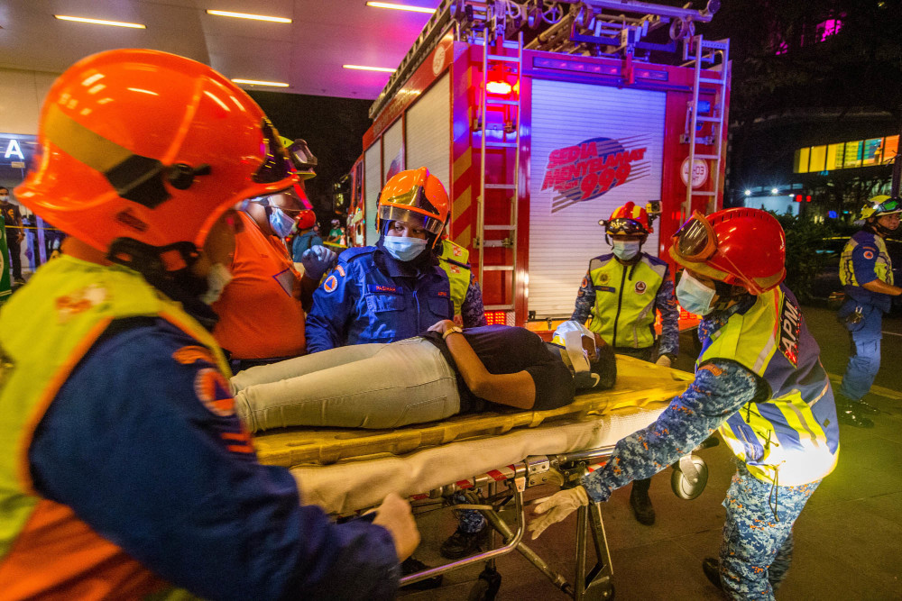Cops urge public not to speculate on cause of LRT train crash