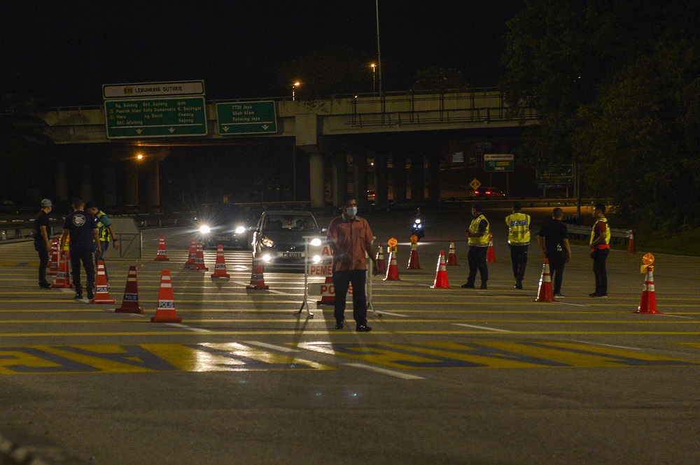 MCO: Four roadblocks to control movement in Taiping, say police