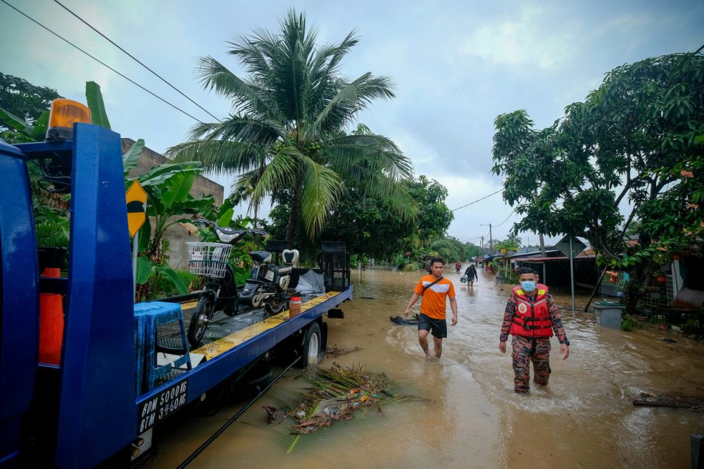 Over 500 evacuated as floods worsen in Melaka
