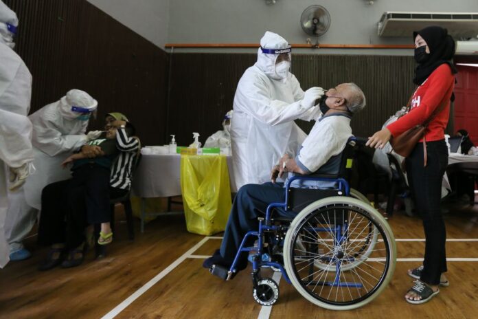 Lauding Selangor for aggressive Covid-19 tests, experts urge other states to follow suit