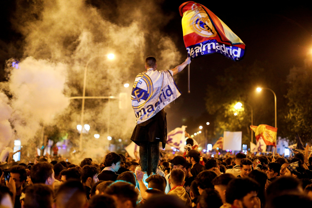 Madrid police deployed to prevent Atletico, Real celebrations