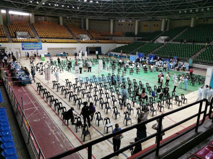 In Kuching, blackout interrupts Covid-19 vaccination at Sarawak Indoor Stadium