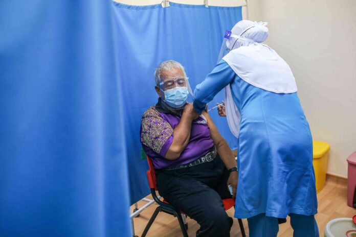 Rina Harun: Over 1.7 million senior citizens have received first Covid-19 vaccine dose