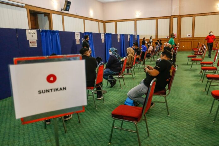 Dr Adham: Covid-19 vaccination continues to surpass target with over 204,000 shots administered yesterday