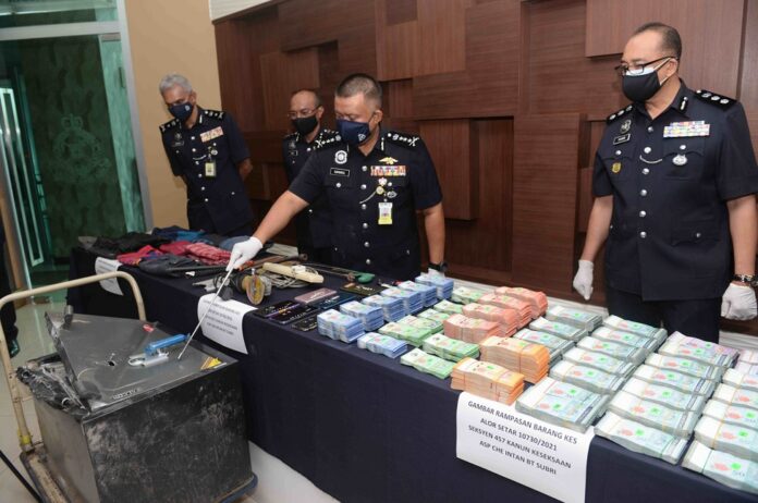 Three policemen among six detained over theft of safe from Alor Setar logistics company