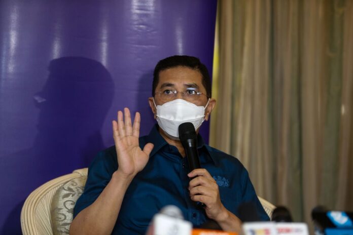 Azmin: Malaysia encourages selective investments into the country