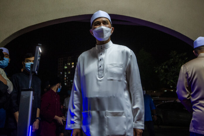 Islamophobia must be condemned by all, says Azmin