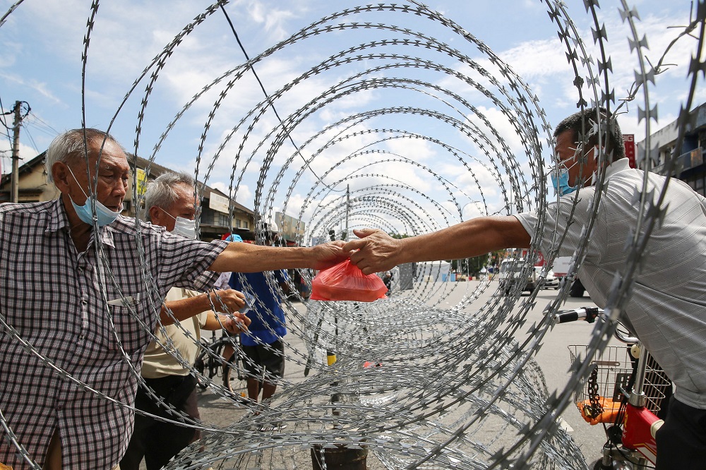 Facing #BenderaPutih, Malaysians help each other with free meals, food baskets, free tuition, listening ear