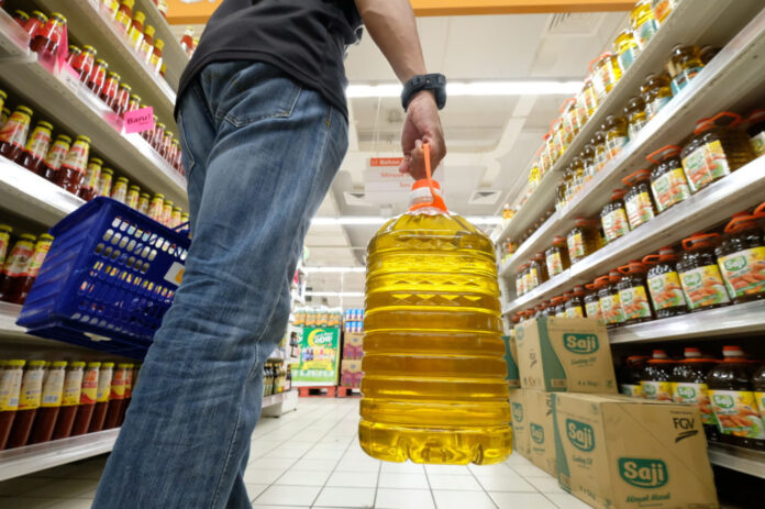 Domestic Trade Ministry foils attempt to misappropriate subsidised cooking oil in Johor