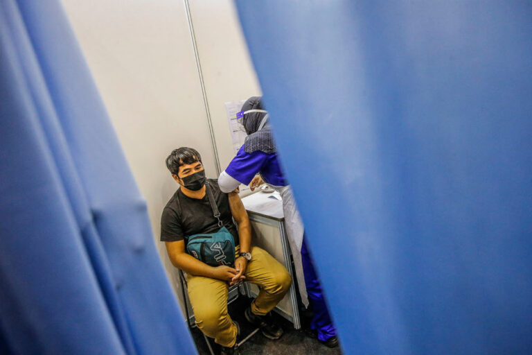 PM suggests relocation of Pagoh Covid-19 vaccination centre for better comfort PM suggests relocation of Pagoh Covid-19 vaccination centre for better comfort