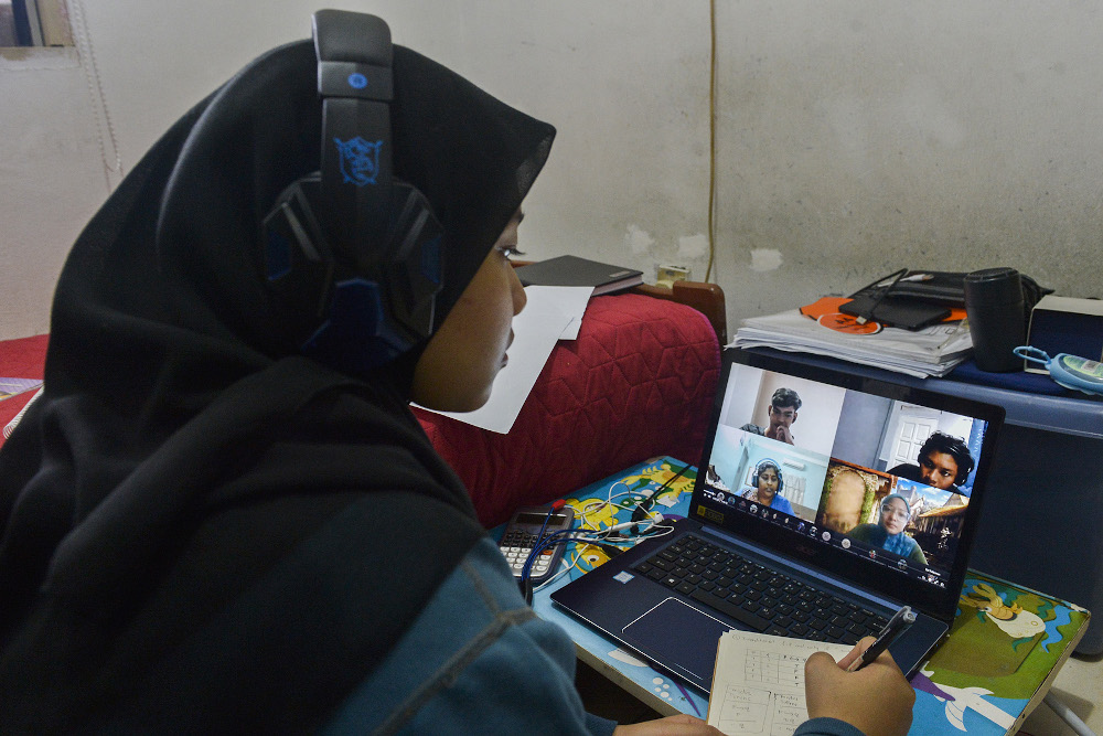 Academic group urges govt to expedite distribution of laptops for students, vaccination for teachers