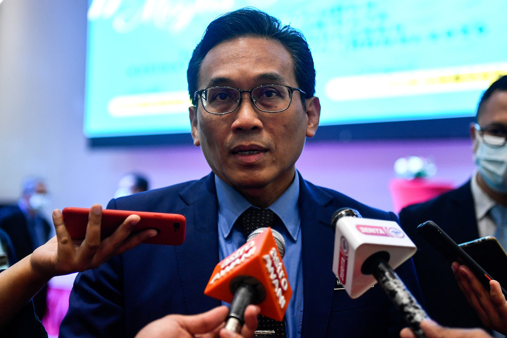 Majority of fully vaccinated infected frontliners showed mild symptoms, says deputy health D-G