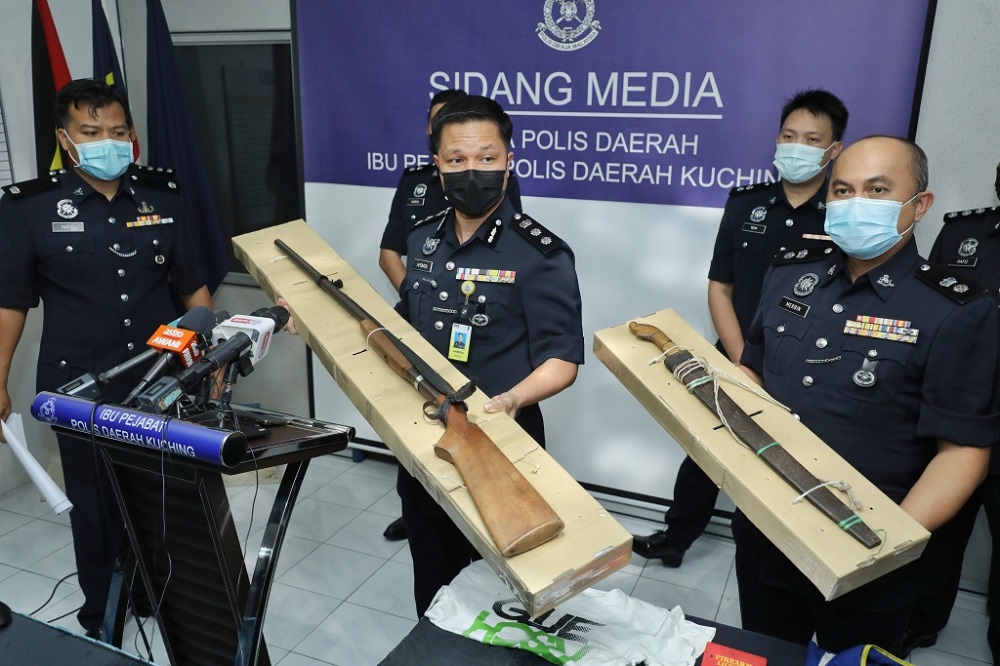 Kuching cops nab duo following viral clip of them aiming weapons at a person