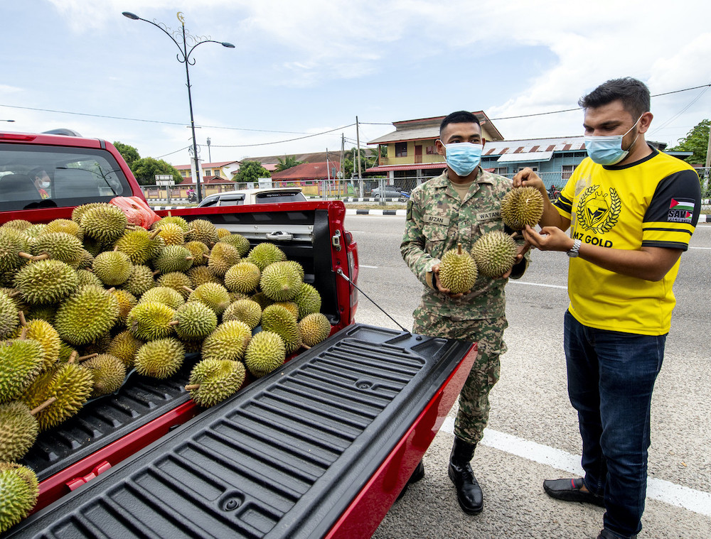 Goldsmith distributes 1200kg tonnes of durians at drive-through giveaway
