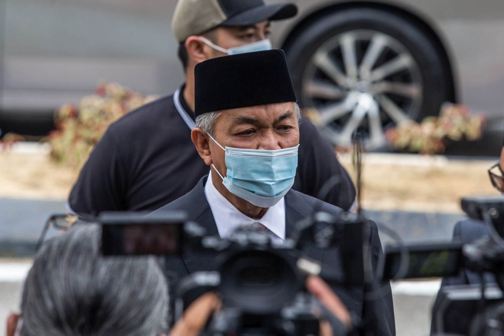 Report: Zahid summoned party’s MPs to sign SDs disavowing Perikatan government