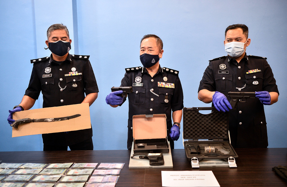 Cops nab five gang members in Sentul for committing armed robbery against foreigners