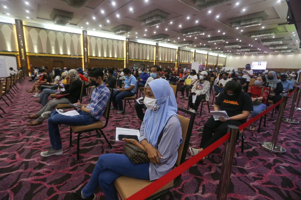 Avoid dependence on mega vaccination centres, Putrajaya told