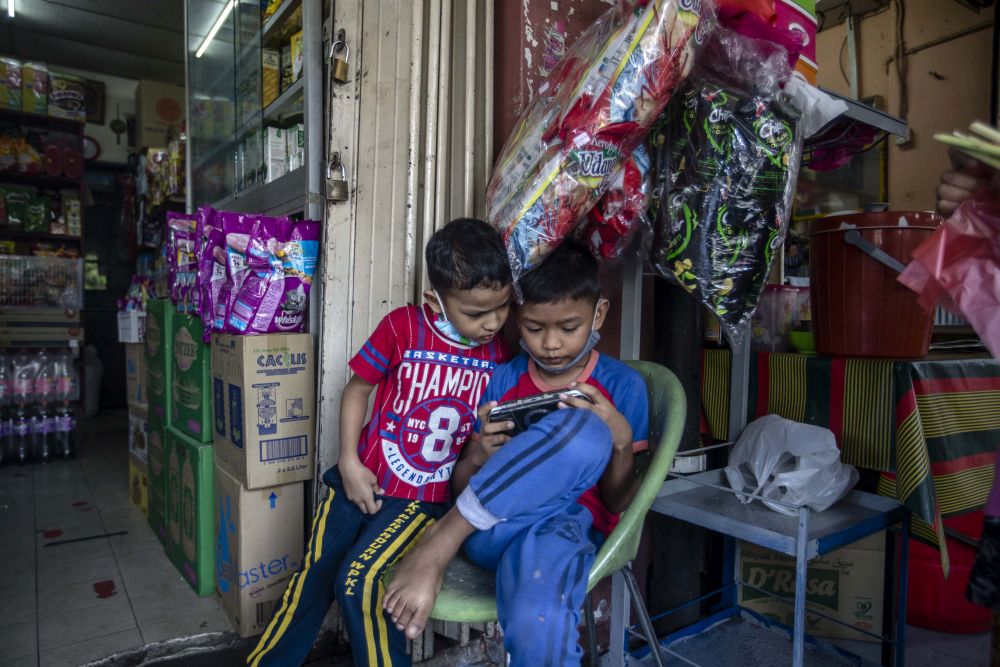 As schools stay closed another year, parents fear widening gap in children’s education