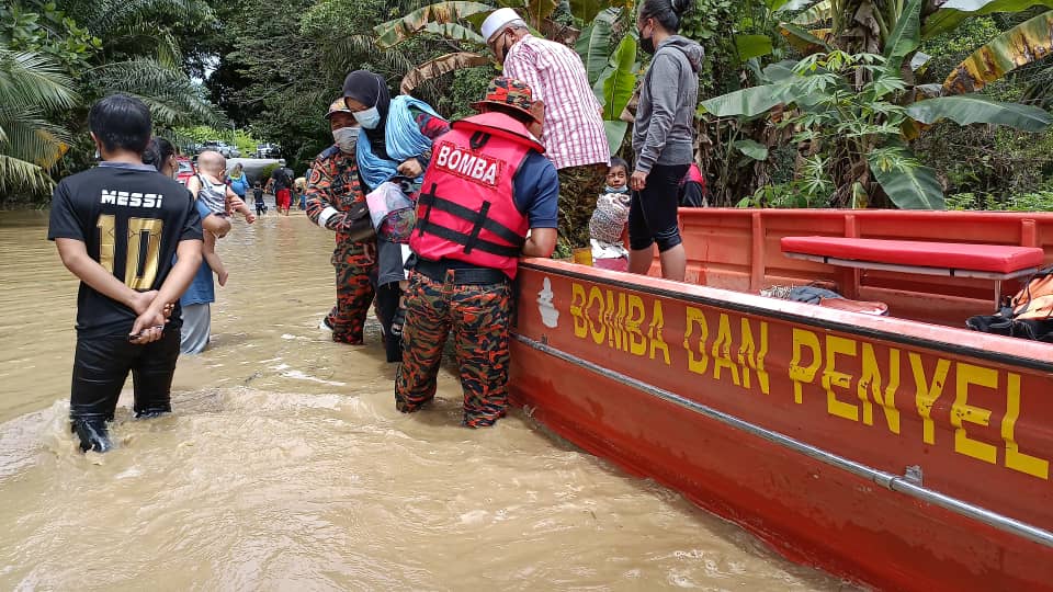Floods hit northern region in Sarawak, evacuation centre set up in Lawas