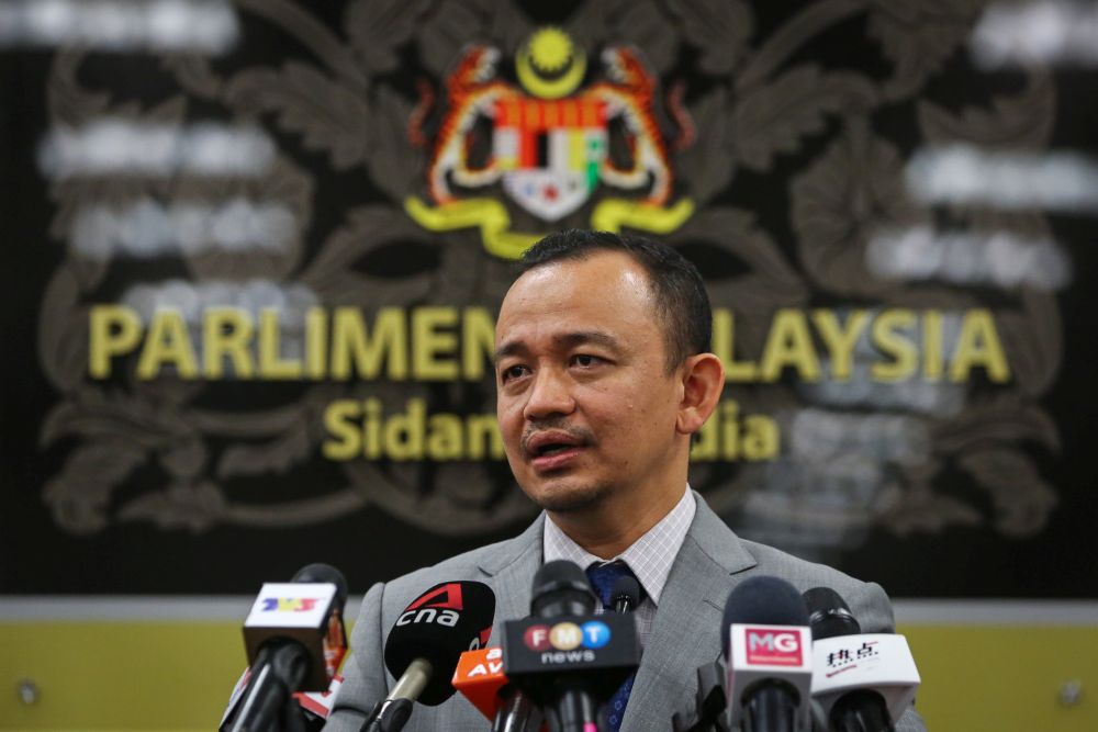 Make full use of radio, TV to educate students stuck at home during pandemic, Maszlee tells govt