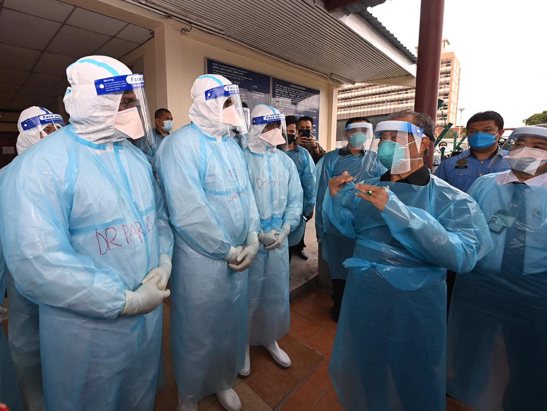 PM announces benefits, extensions addressing contract doctors’ woes