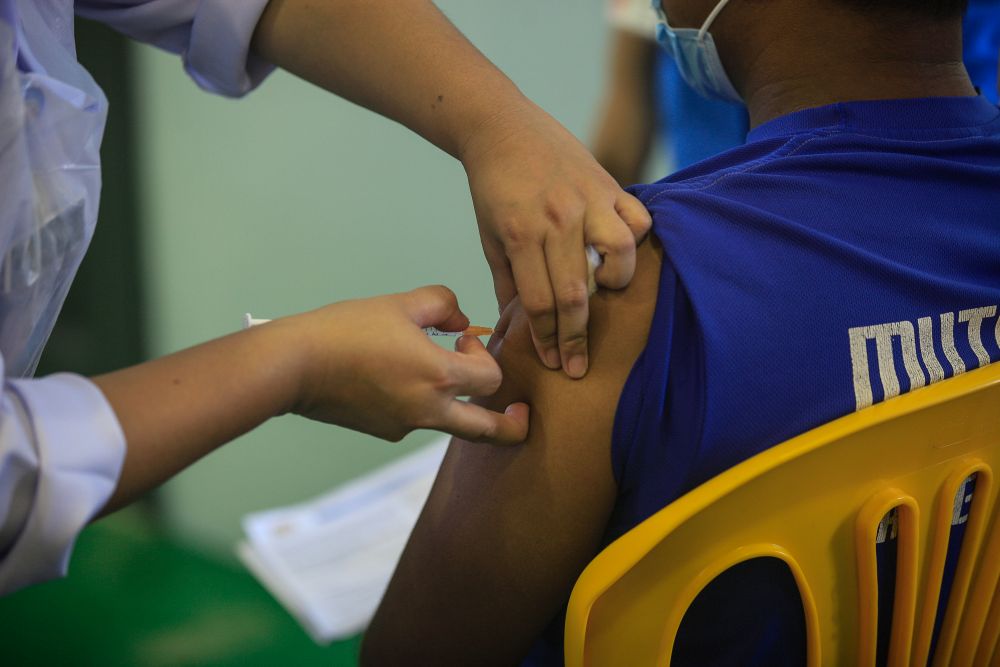 Minister: 200,000 PPR residents in Selangor to get Covid-19 vaccine shots under Movak programme
