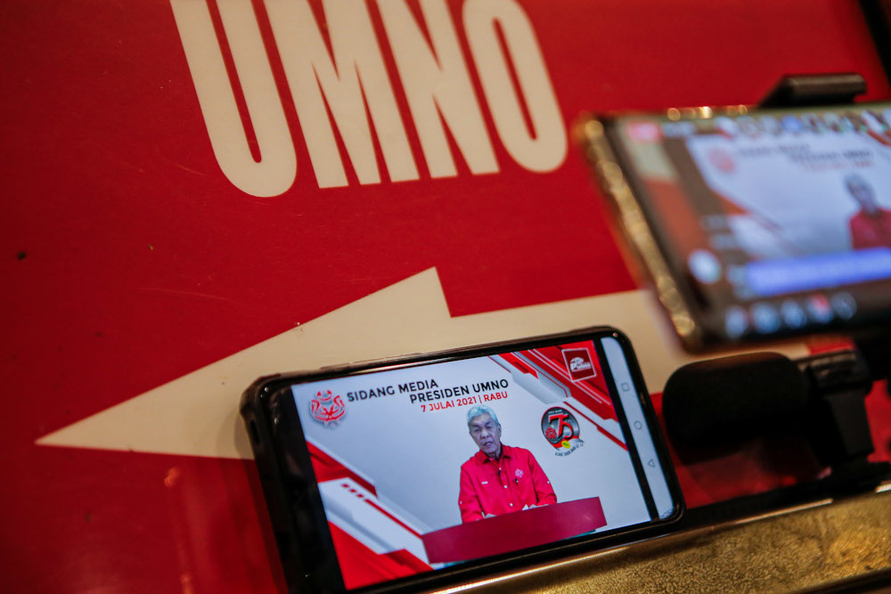 As clock counts down to Parliament special sitting, Zahid orders Umno MPs to table motion, vote against Emergency proclamation