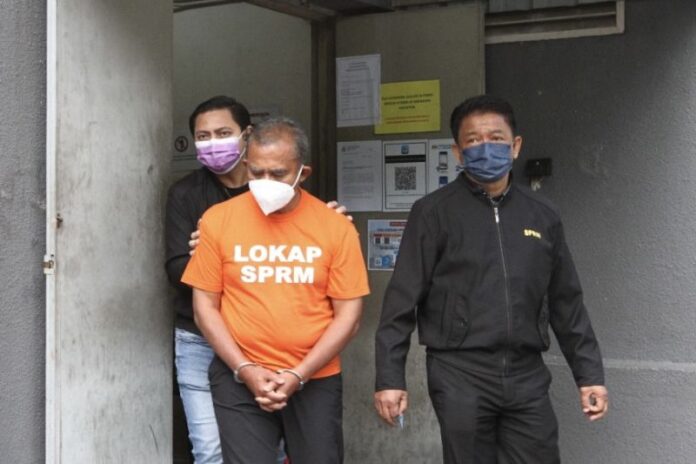 Former JB mayor arrested over alleged kickbacks released on bail