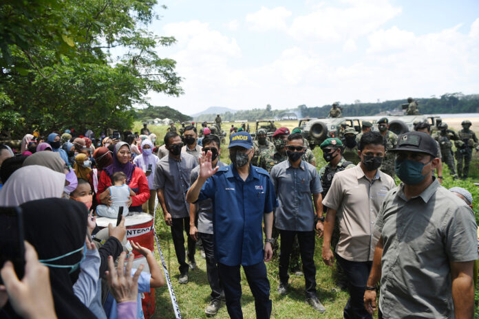 Ismail Sabri meets Bera residents for first time after being appointed PM