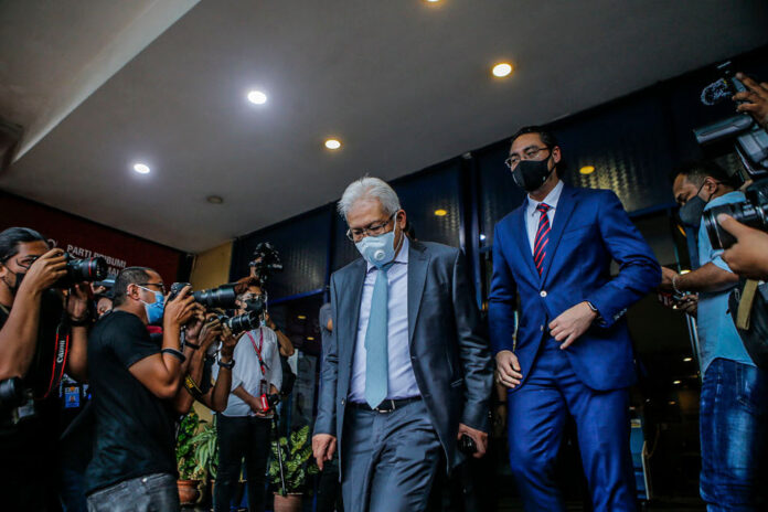 Umno president, senior party leaders met ahead of Muhyiddin’s resignation; Bersatu meeting soon