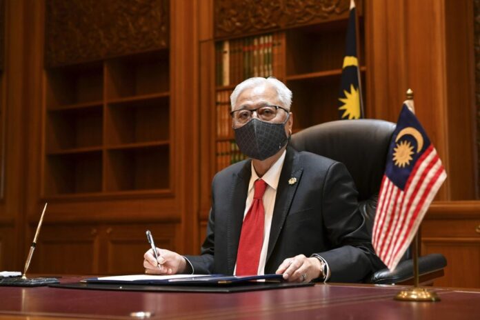 Only bipartisan pact and parliamentary reform will convince investors of Malaysia’s political stability, trade groups tell politicians