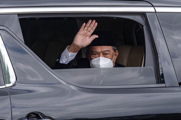 Muhyiddin, other Bersatu and PAS MPs make way to Istana for afternoon audience with King