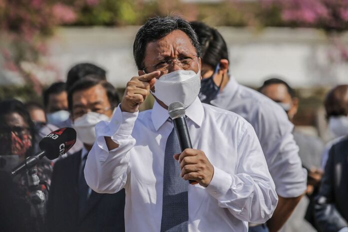 Shafie Apdal: State govt not doing enough to fight rising Covid-19, hospitals at breaking point