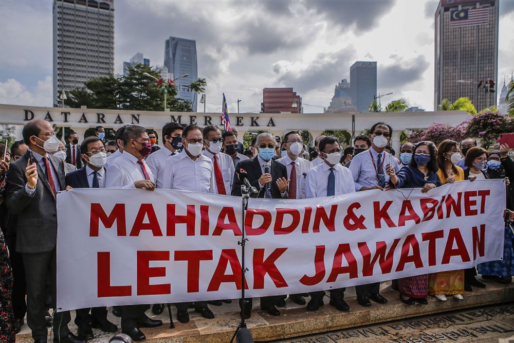 In Merdeka Square gathering, Syed Saddiq chides govt for shutting down Parliament as other MPs demand Cabinet’s resignation (VIDEO)