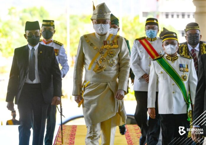 Perak Sultan commends mentri besar for including Opposition reps in state governance