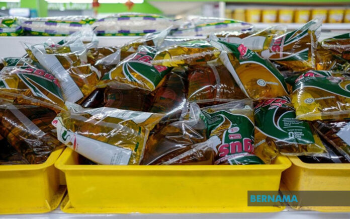 MMEA foils attempt to smuggle 1,156 packets of cooking oil in Semporna